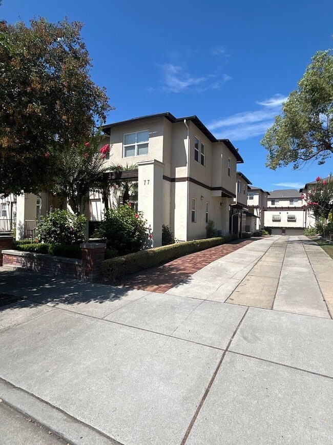Building Photo - Spacious 2-Bedroom Condo in Prime Pasadena Area
