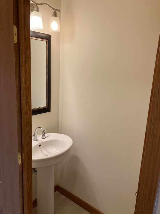 Building Photo - Updated 2 Bedroom (1084 sq ft), 1.5 Baths, and 1-Car Attached Garage in Troy, Ohio!