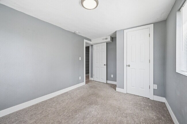 Building Photo - $2,820.95 with $300 off the first month's rent, 4 Beds - 2 Bath, Single Family Home in Denver wit...