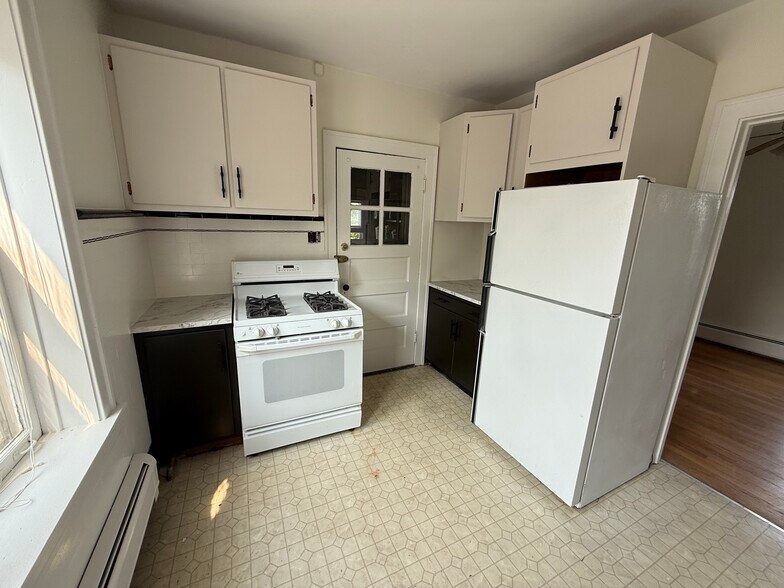 Building Photo - 8538 Saint Louis Ave