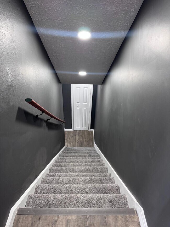 Building Photo - 2127 Winfield Ave