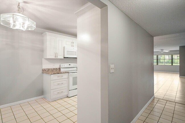 Building Photo - 7593 Tahiti Ln