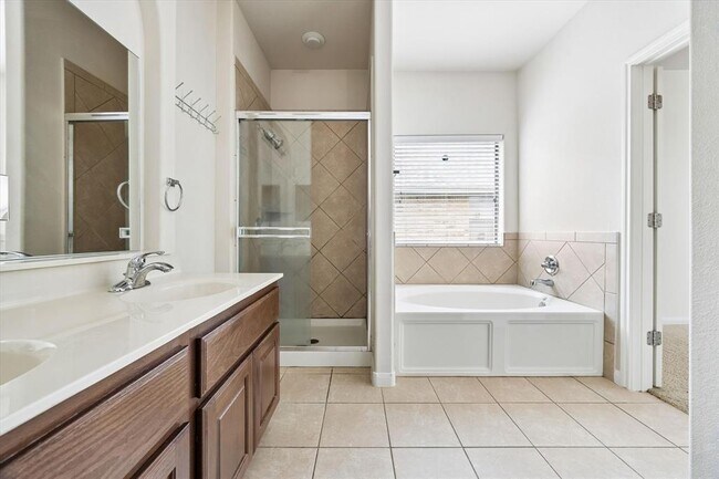 Building Photo - 206 Saddle Ridge Dr