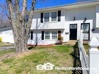 Building Photo - 1335 CHAPELVIEW Dr
