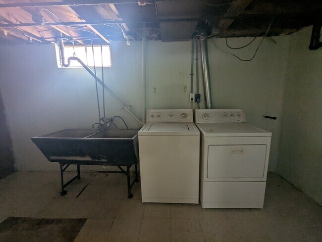Laundry room - 18407 Lennane