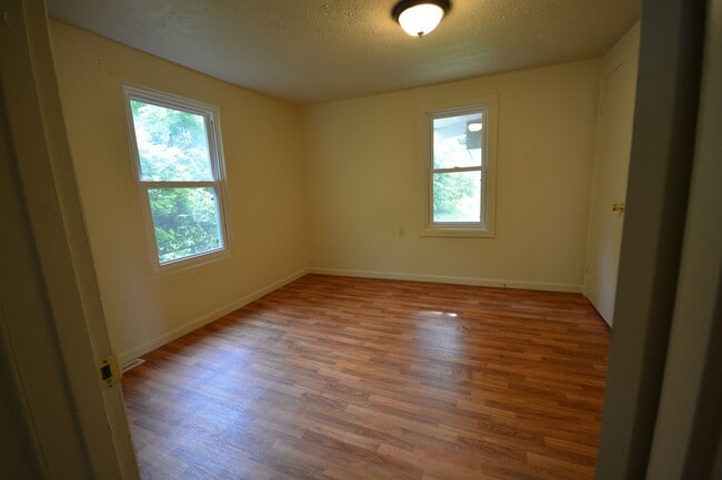 Building Photo - Rent this 2 Bedroom house with a 1 car garage.