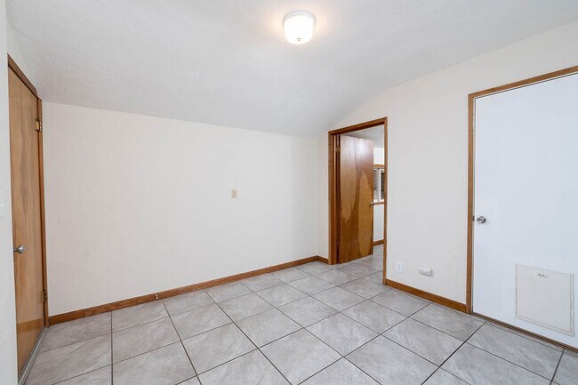 Building Photo - West Hills 4 Bdrm+, 3 Bath Mid Century - A...