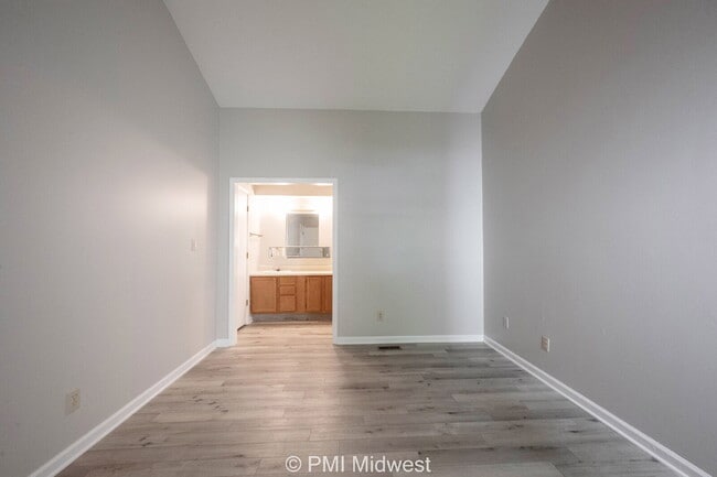 Building Photo - "Charming 2-Bed, 2-Bath Duplex in Prime Franklin Locale – Spacious 1,464 Sq Ft!"