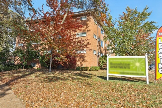 Primary Photo - 7055 Hampton Ave