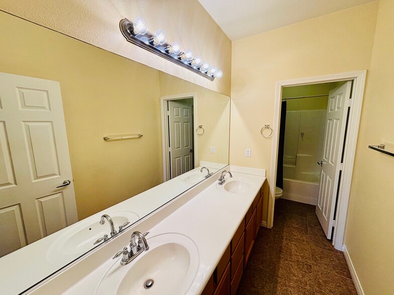 Building Photo - 4640 Trojan Ct