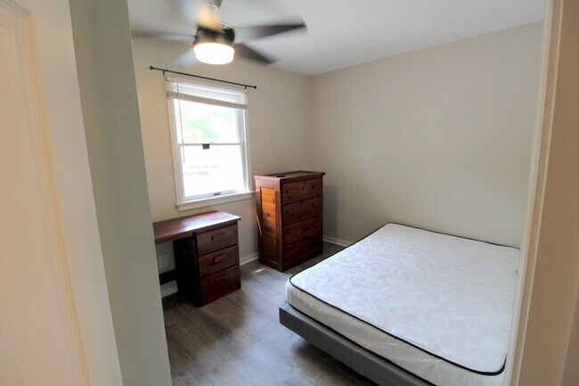 Building Photo - 1216 Mountain View Dr