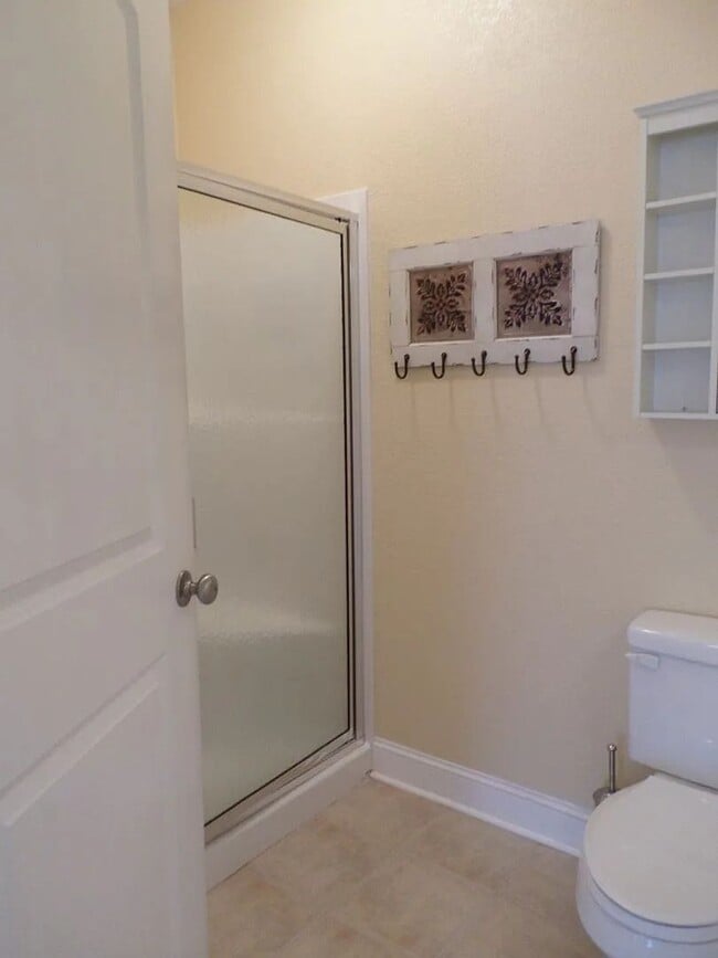 Building Photo - Bright and Spacious 3-Bedroom Home with Su...