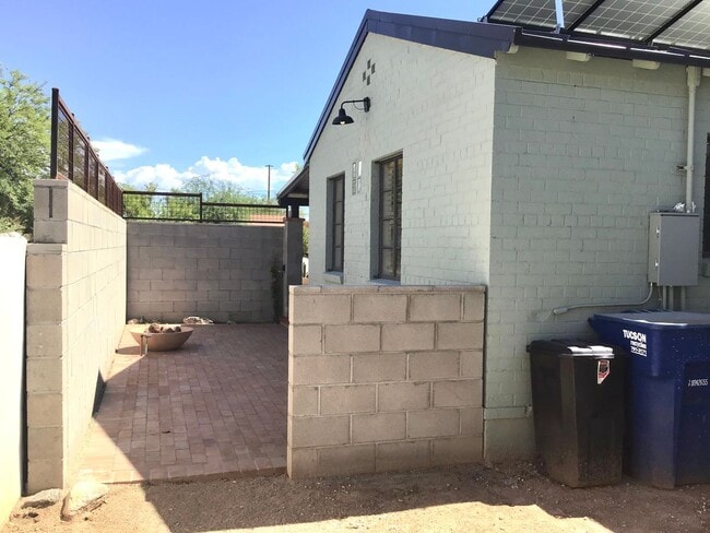 Building Photo - Modern, beautiful 3Bdrm, 2ba unfurnished i...