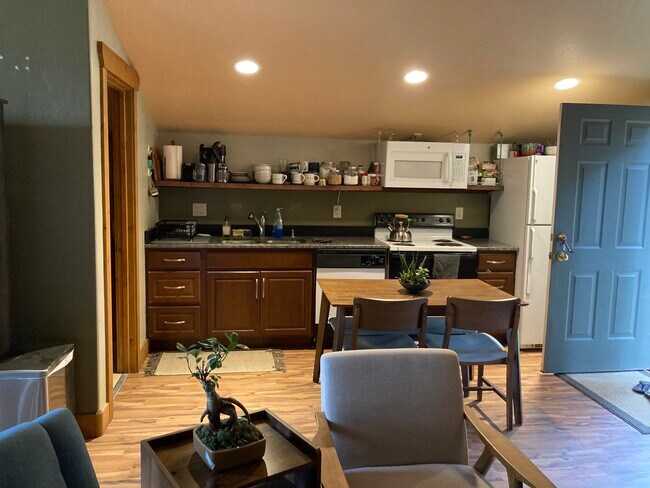 Building Photo - 348 Locals Ln