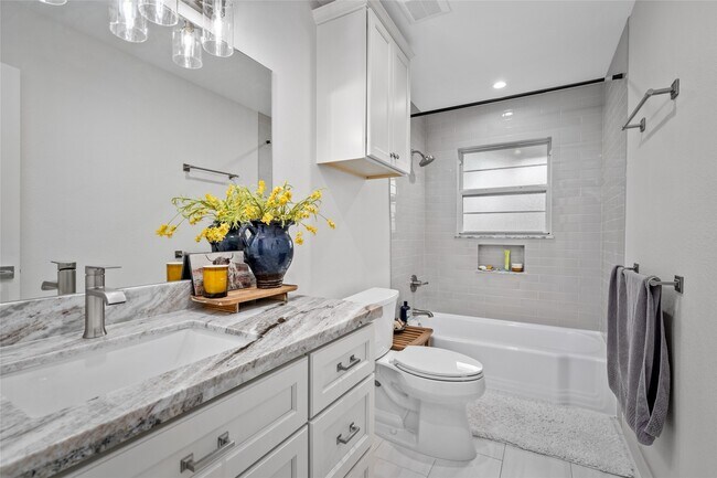 Building Photo - 4014 Tilson Ln