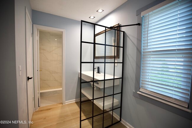 Building Photo - 3542 Sheldrake Dr