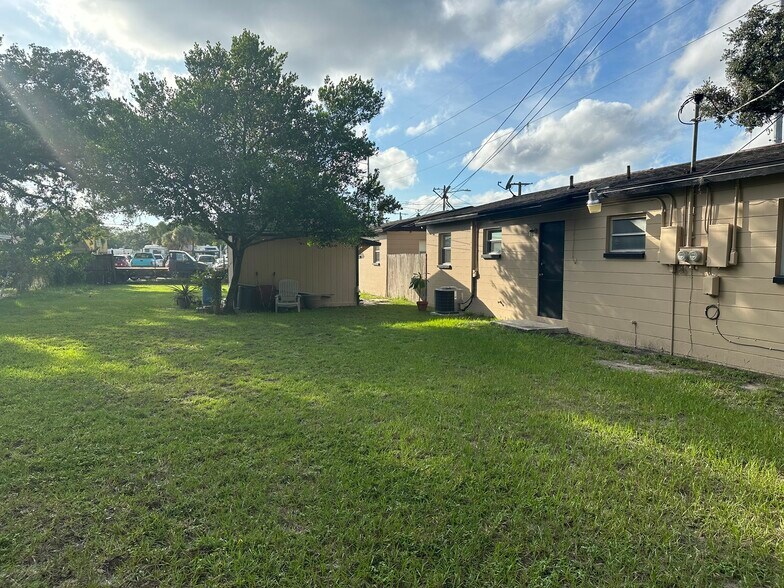 Building Photo - 905 E Bougainvillea Ave