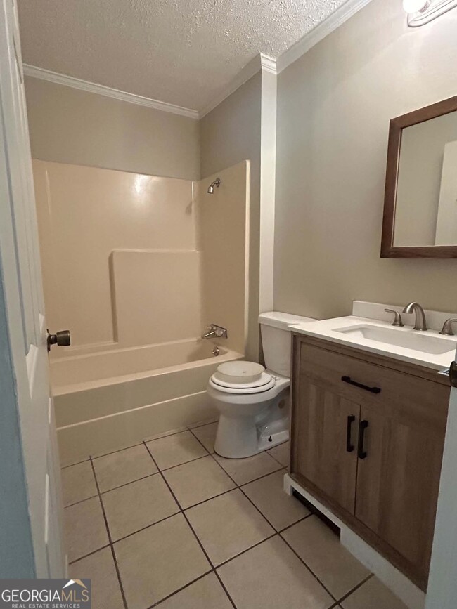 Building Photo - 4704 High Oak Dr