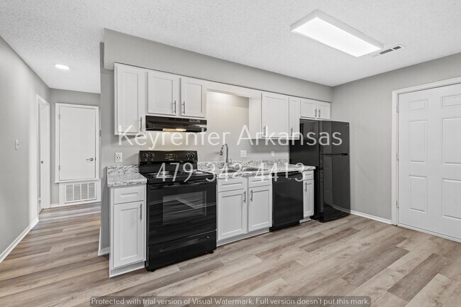 Building Photo - Cozy 2 Bedroom Duplex with Fireplace & Spacious Backyard!