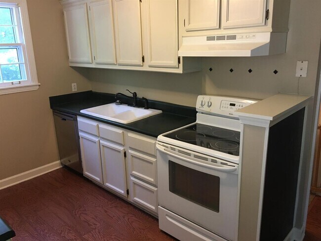 Building Photo - 700 Canebrake Dr
