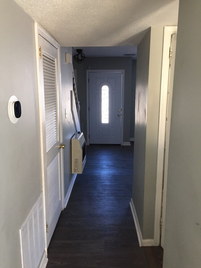 Building Photo - NOW AVAILABLE!! MOVE IN SPECIAL