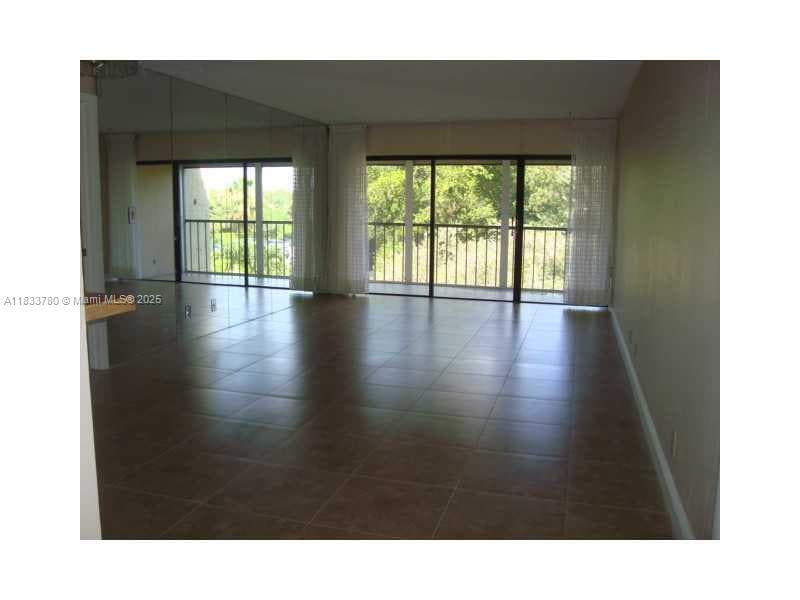 Building Photo - 200 Lakeview Dr