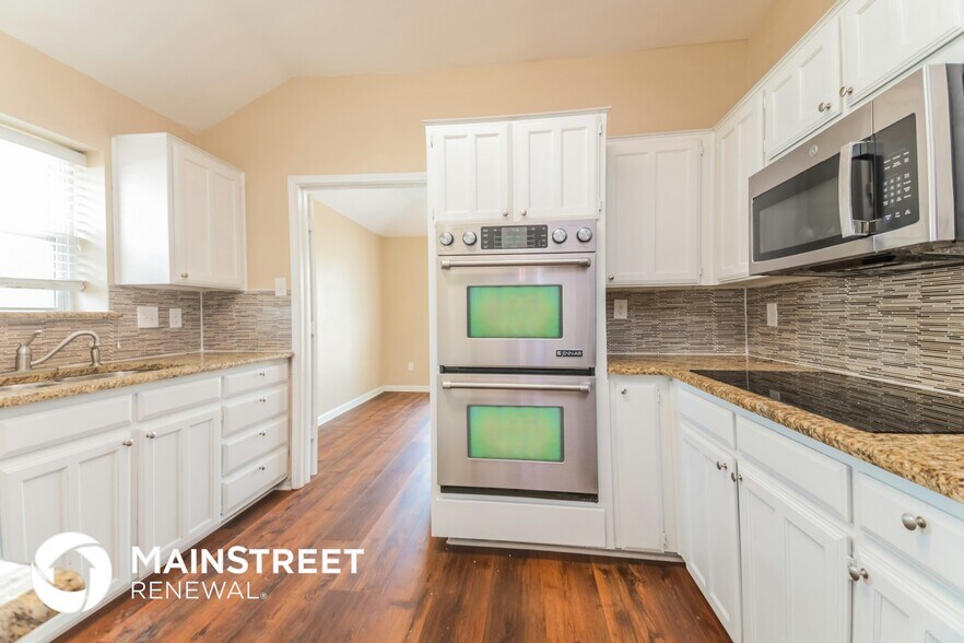 Building Photo - 9306 Chimneywood Dr