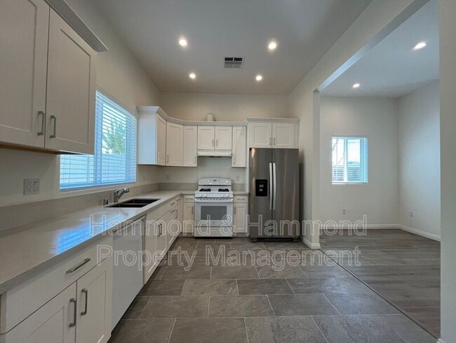 Building Photo - 12680 Bradley Ave