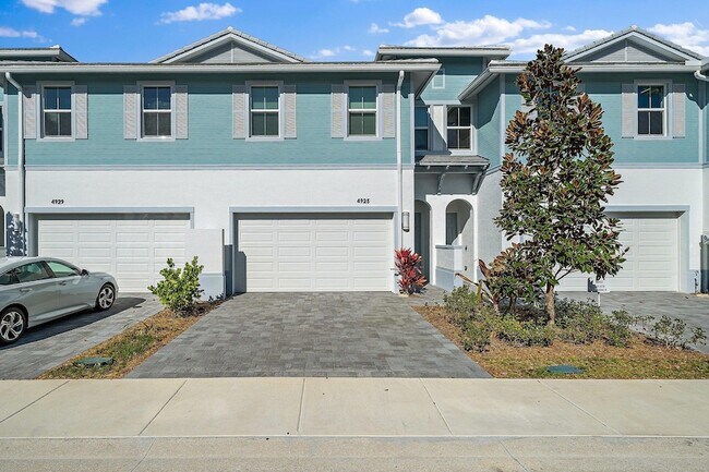 Building Photo - 4925 Pointe Midtown Way