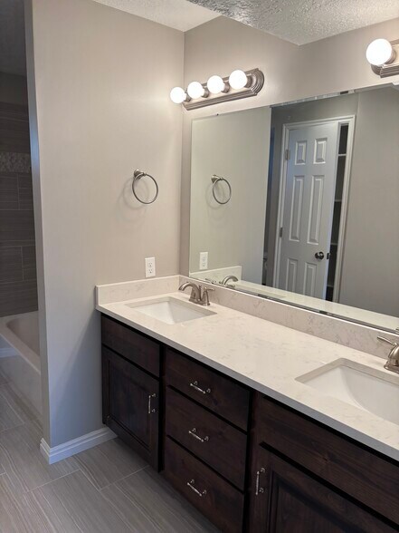 Bath - Downstairs - 111 E 900 S