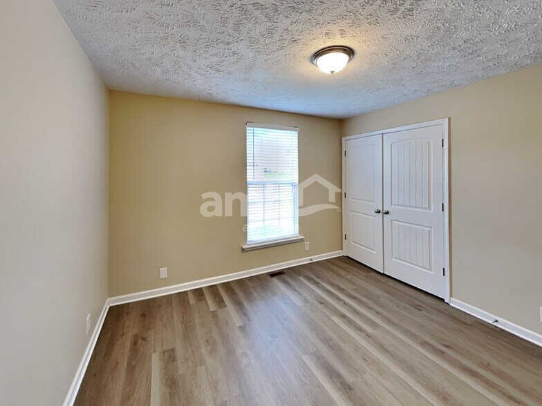 Building Photo - 112 Tulip Grove Point