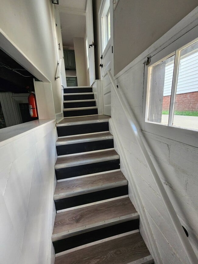 Building Photo - Newly Renovated 3-Bedroom Property in Prim...