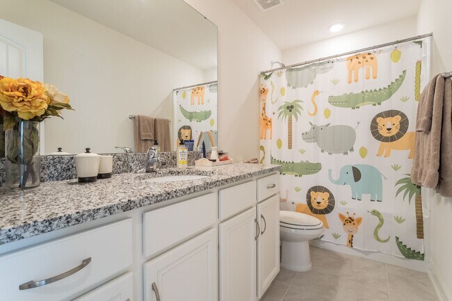 Building Photo - Spacious, Stylish & Move-In Ready! 3BR End Unit Townhome in Durham