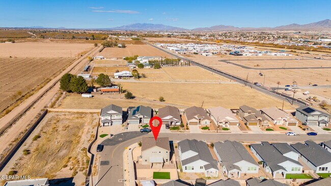 Building Photo - 561 Issa Circle