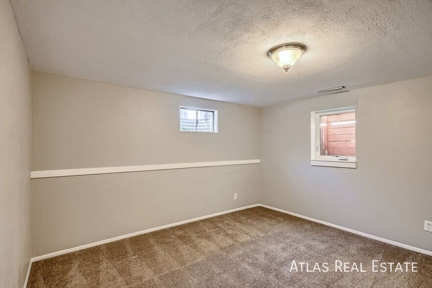 Building Photo - 1722 Tesla Dr