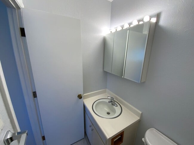 Building Photo - 3 Bedroom Single Story Home Available Near San Pedro Dr NE & McLeod Rd NE!