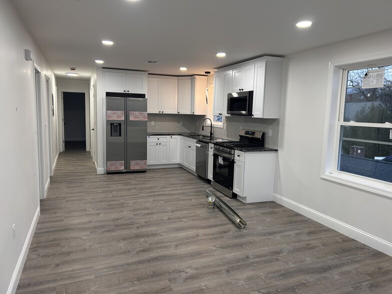 Building Photo - 116 Sherwood St