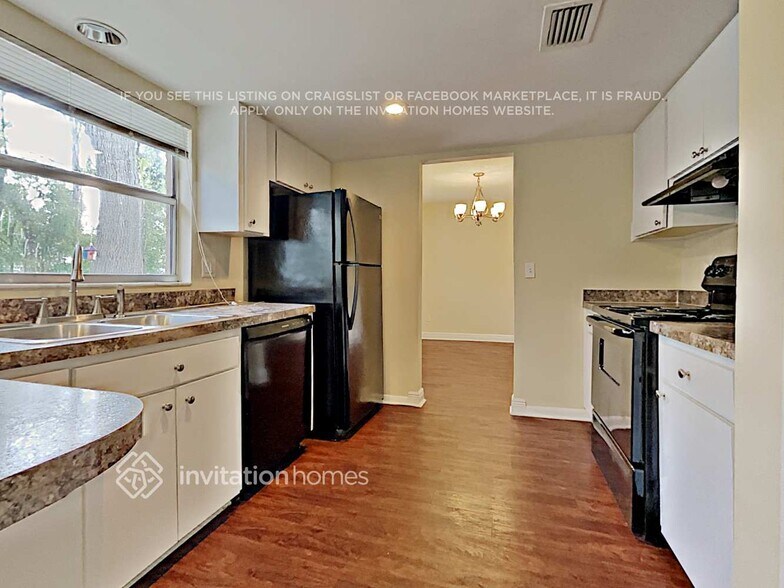 Building Photo - 7523 Dockside St