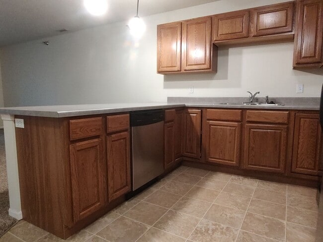 Building Photo - Diamond Valley Apartments