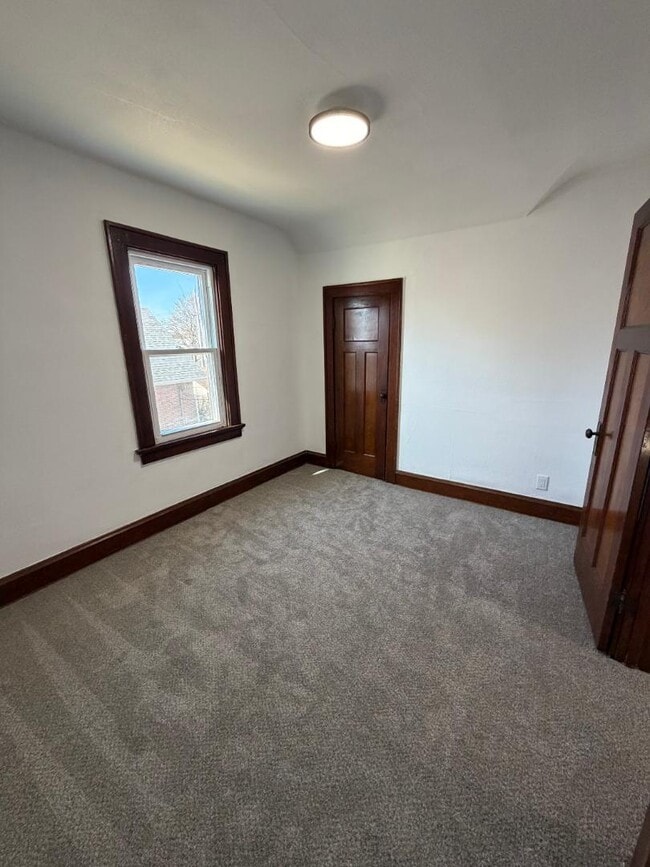 Building Photo - 3770 E Somers Ave