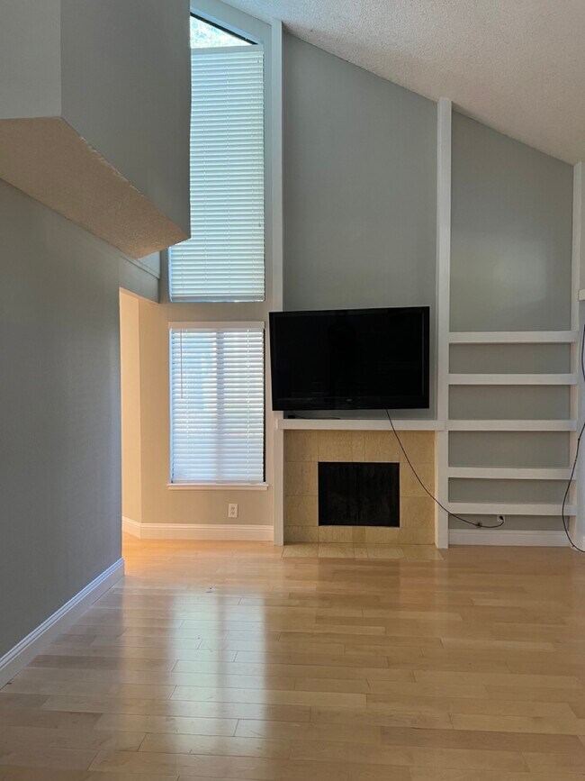 Building Photo - 5411 Black Ave