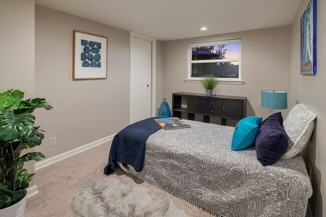 Building Photo - 3bd/2ba Seattle Home