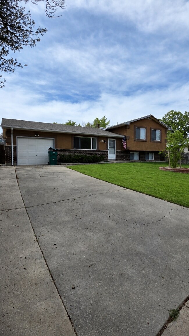 Building Photo - Spacious 3 Bed/ 3 Bath in Widefield Cul-de-Sac