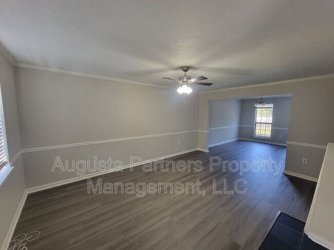 Building Photo - 3921 Miramar Dr Ext
