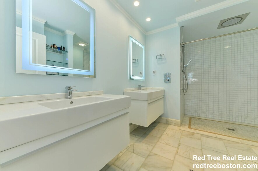 Building Photo - 214 Beacon St