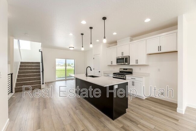 Building Photo - 488 S 700 W