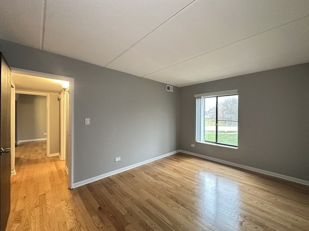 Building Photo - 525 N Quentin Rd