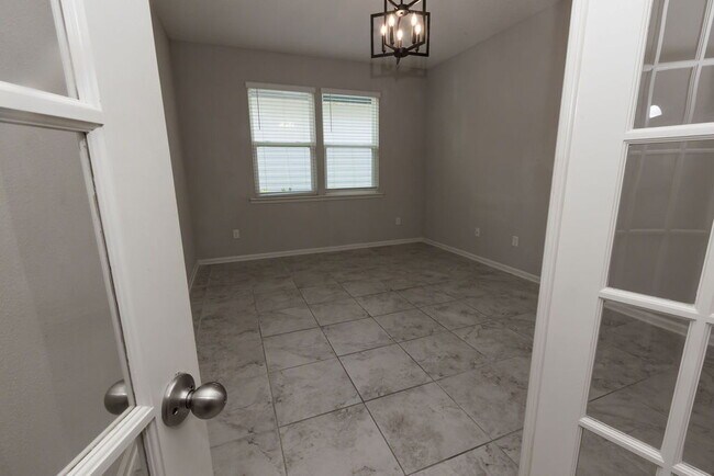 Building Photo - Shearwater, 4 bedroom 3.5 bath home for rent.