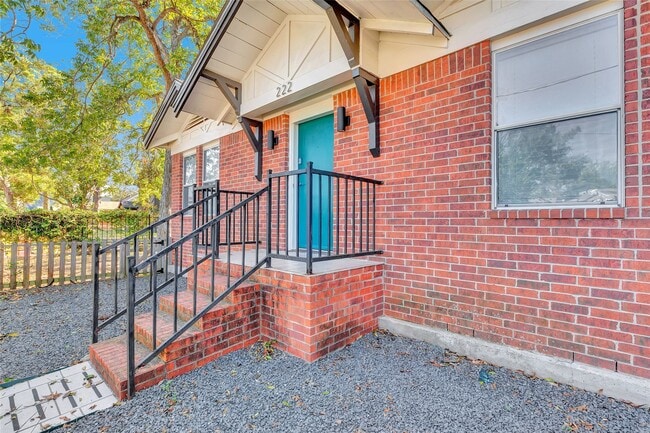 Building Photo - 222 Moody St