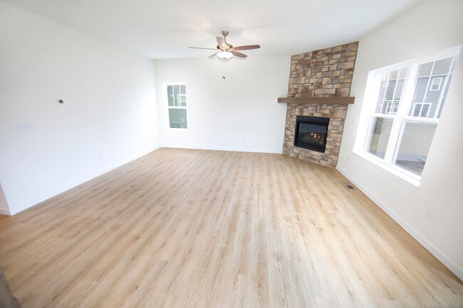 Building Photo - N116W7245 Oakmont Dr